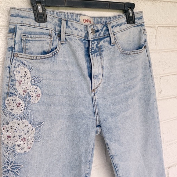 Driftwood Jackie High Rise Embroidered Jeans in Aquarius 28 - Picture 2 of 7